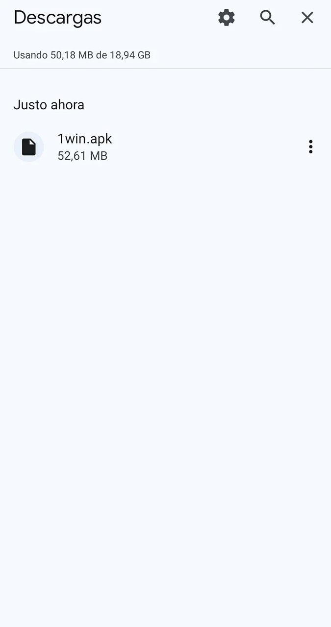 Abre la sección de descargas y ejecuta el archivo APK de 1win.